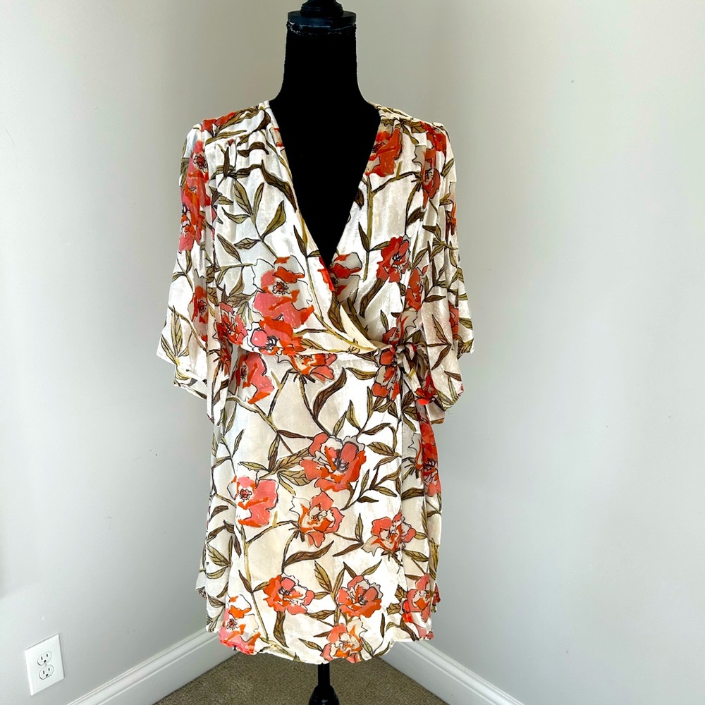 Fabrik Elegant Floral Wrap Dress with flowing sleeves Size L